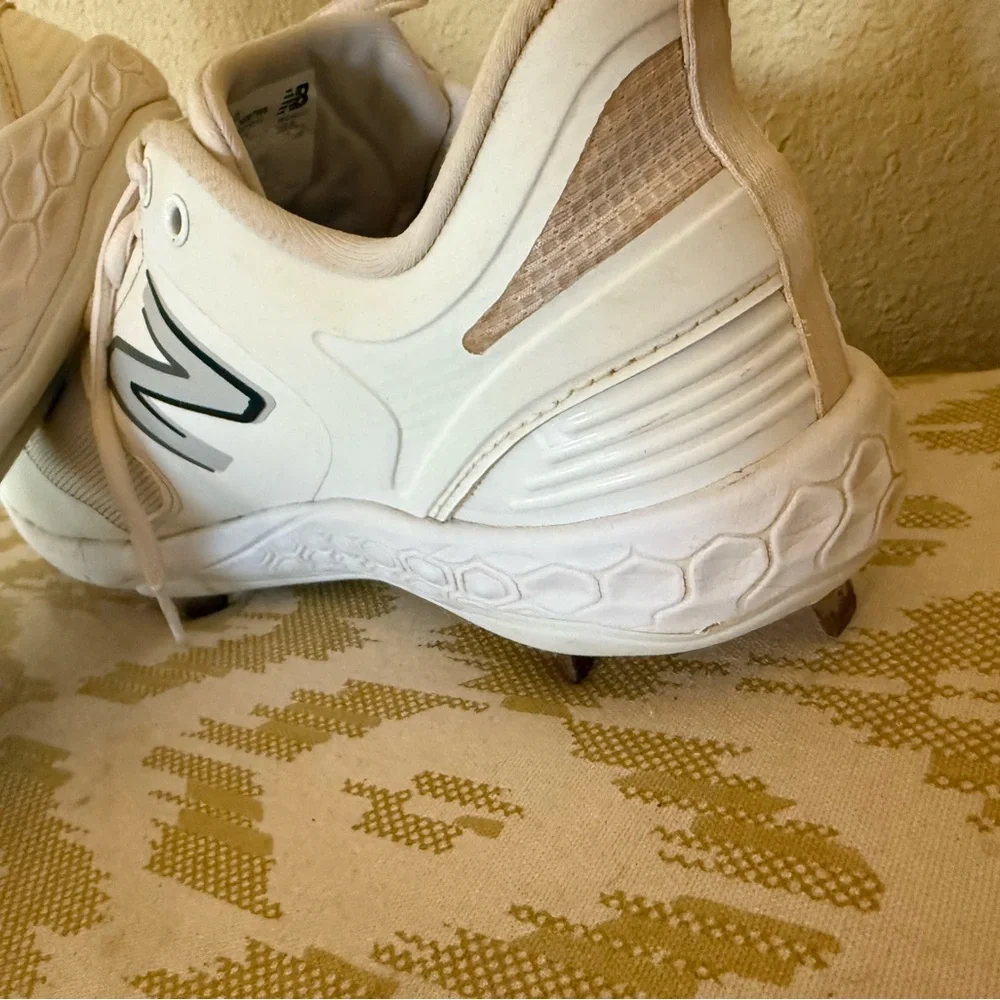 New Balance Fresh Foam Light Gray baseball cleats